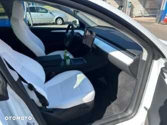 Tesla Model Y - 8