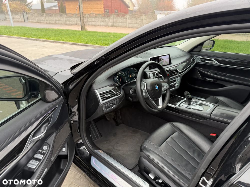 BMW Seria 7 740Li - 11