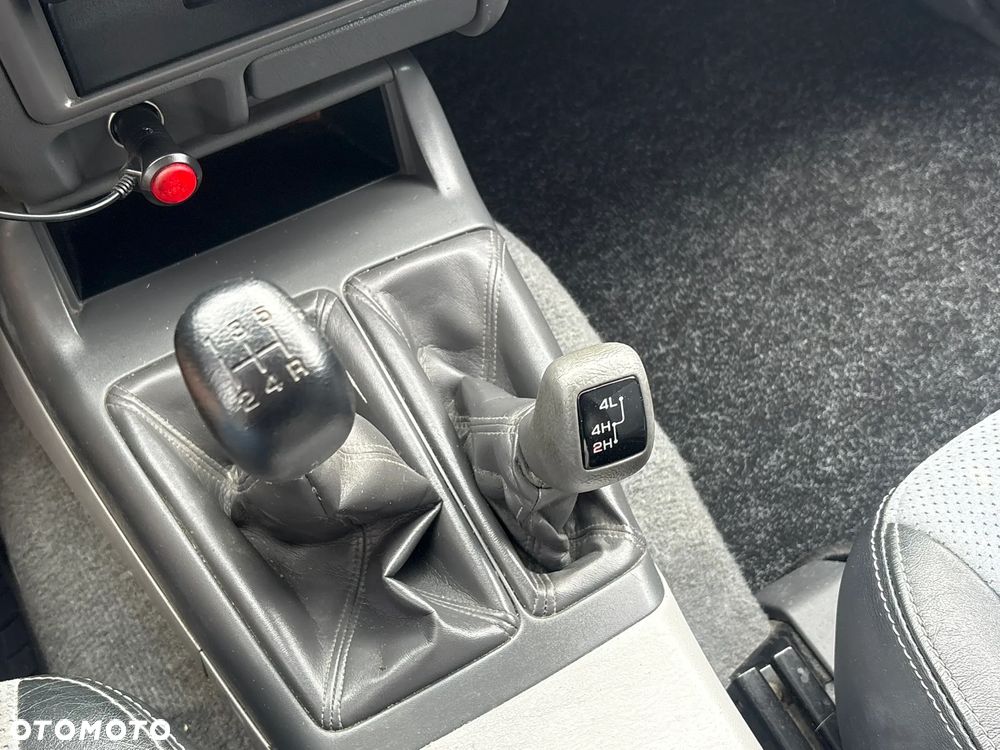 Mitsubishi Pajero Sport 2.5 TD+ Intense - 27