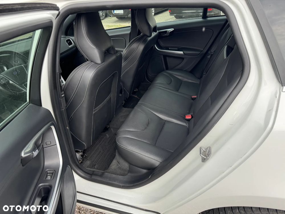 Volvo V60 D6 AWD Plug-in Hybrid Summum - 7