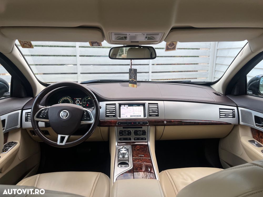 Jaguar XF 2.2D Premium Luxury - 3