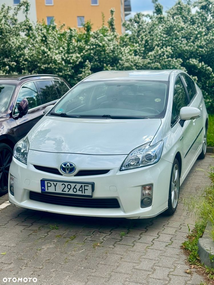 Toyota Prius (Hybrid) - 1