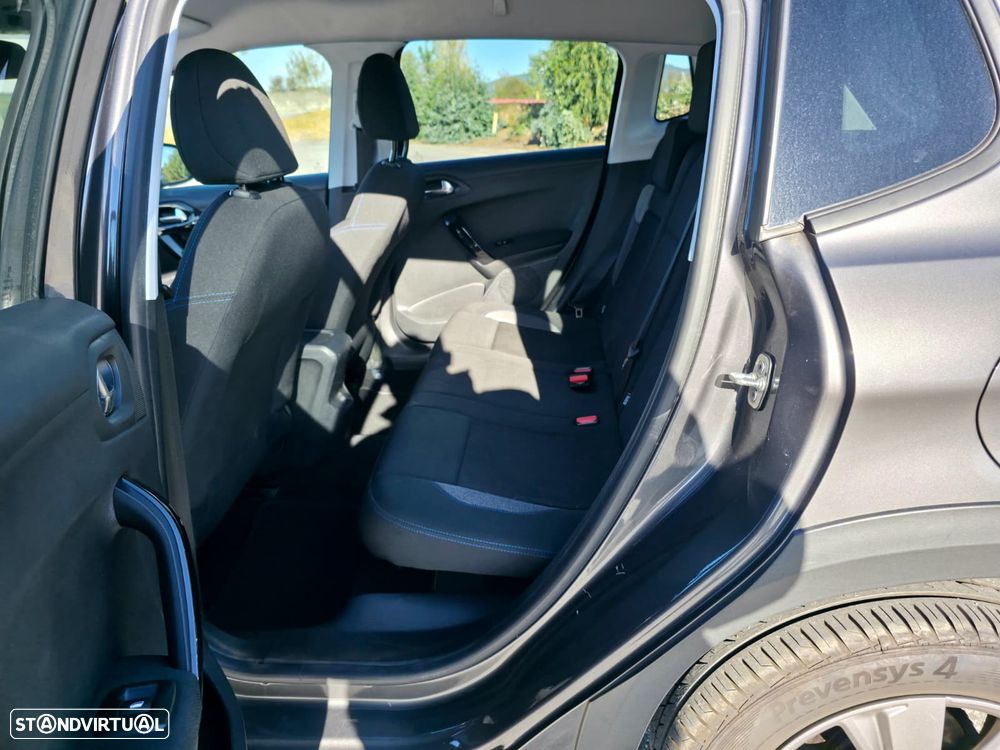 Peugeot 2008 1.2 PureTech Signature - 12