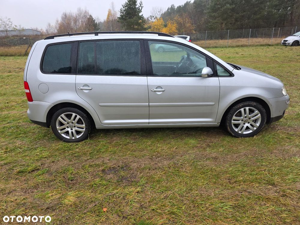 Volkswagen Touran 1.6 FSI - 6