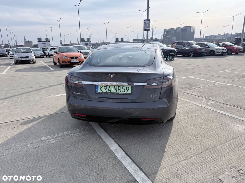 Tesla Model S - 13