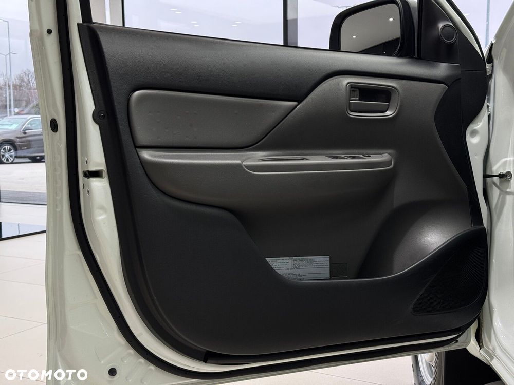 Mitsubishi L200 2.4 d DC Invite EU6 - 11