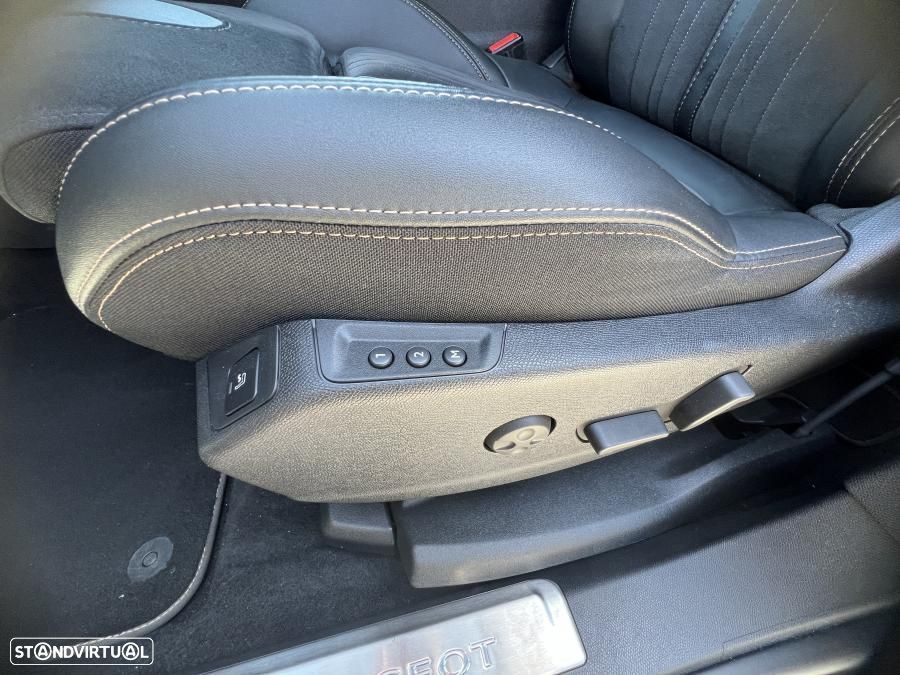 Peugeot 3008 1.6 Hybrid4 GT Pack e-EAT8 - 25
