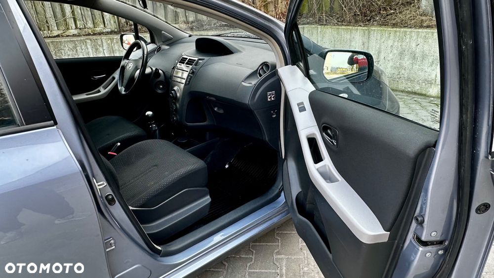 Toyota Yaris 1.33 VVT-i Executive - 14