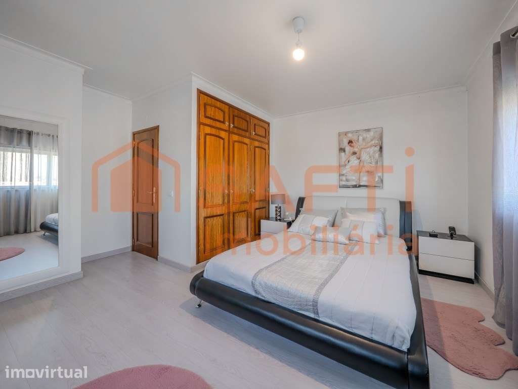 Apartamento T2 mobilado com vista Castelo - Grande imagem: 5/36