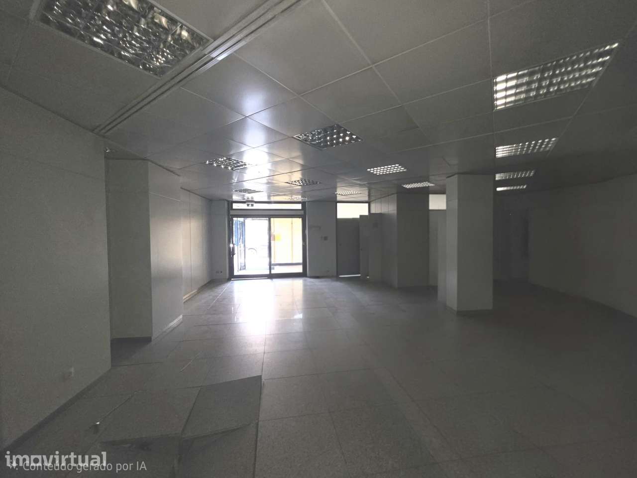 A 2 Km do Polo Universitário Porto 800 m2  2 pisos: bom investimento - Grande imagem: 5/15
