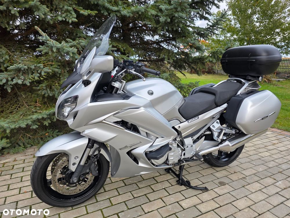 Yamaha FJR - 16