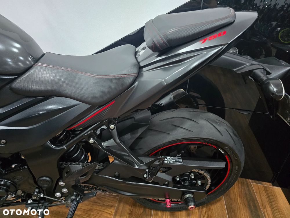 Suzuki GSX - 10