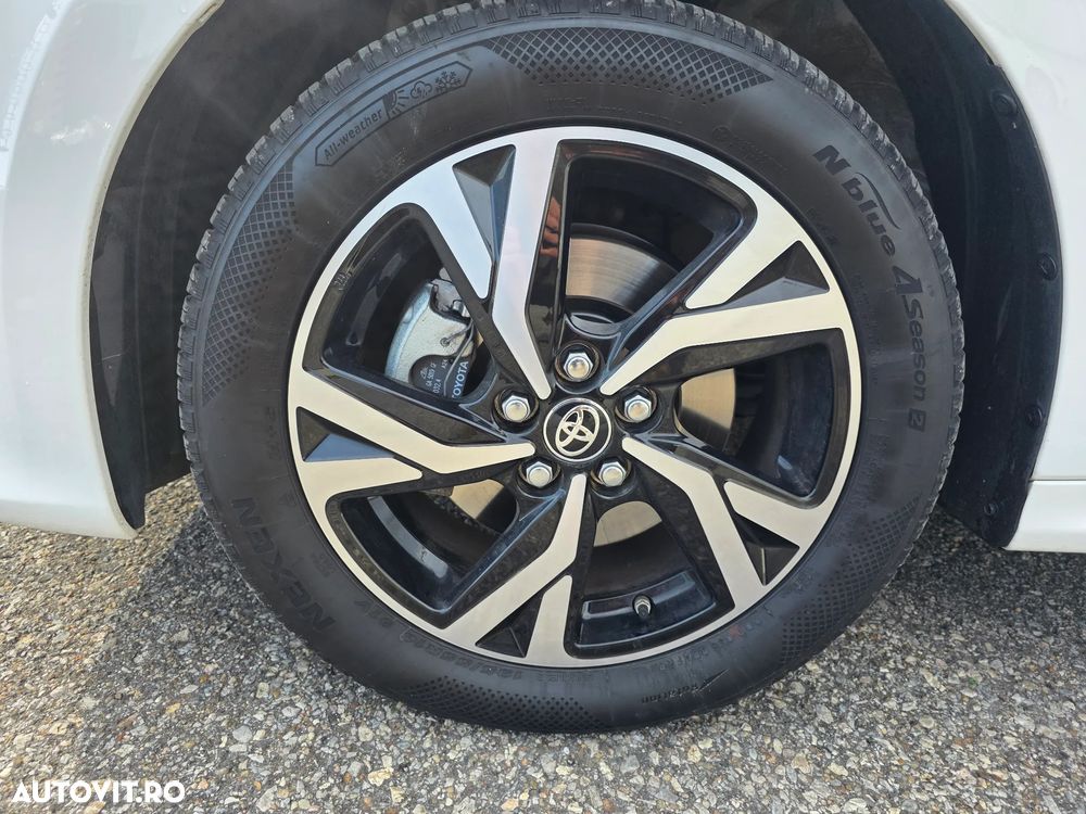 Toyota Yaris Hybrid 1.5 VVT-i Team Deutschland - 11