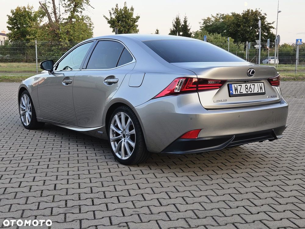 Lexus IS 300h Comfort - 9