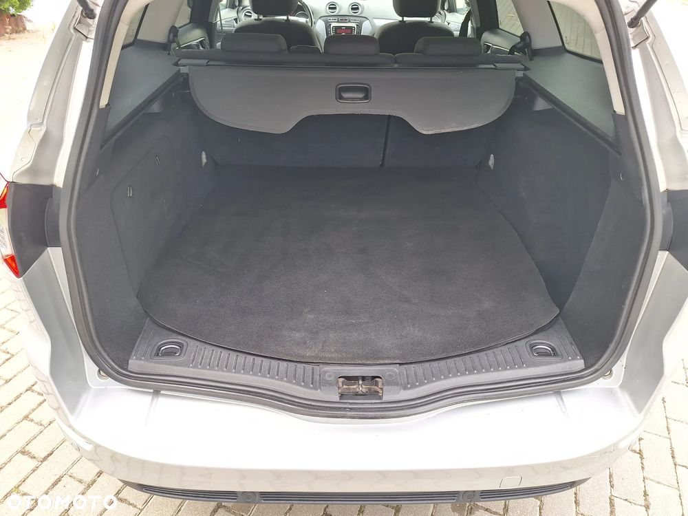 Ford Mondeo 2.0 TDCi Ambiente - 32