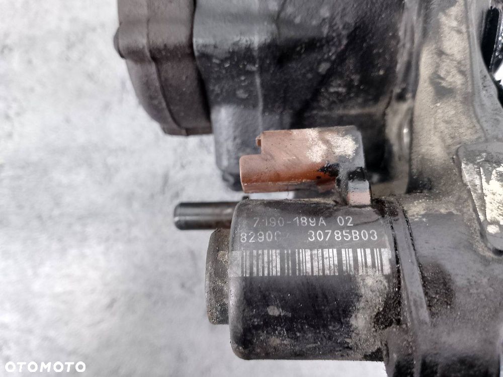 POMPA WTRYSKOWA CITROEN C5 III 7190-189A  2.0 HDI - 7