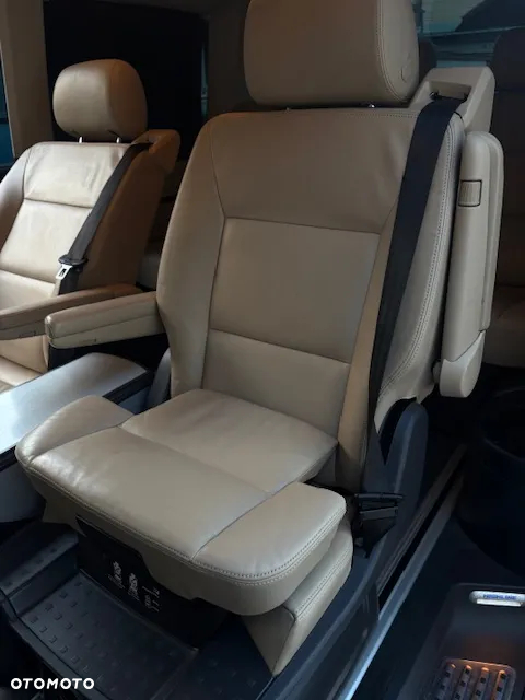 Volkswagen Multivan - 17