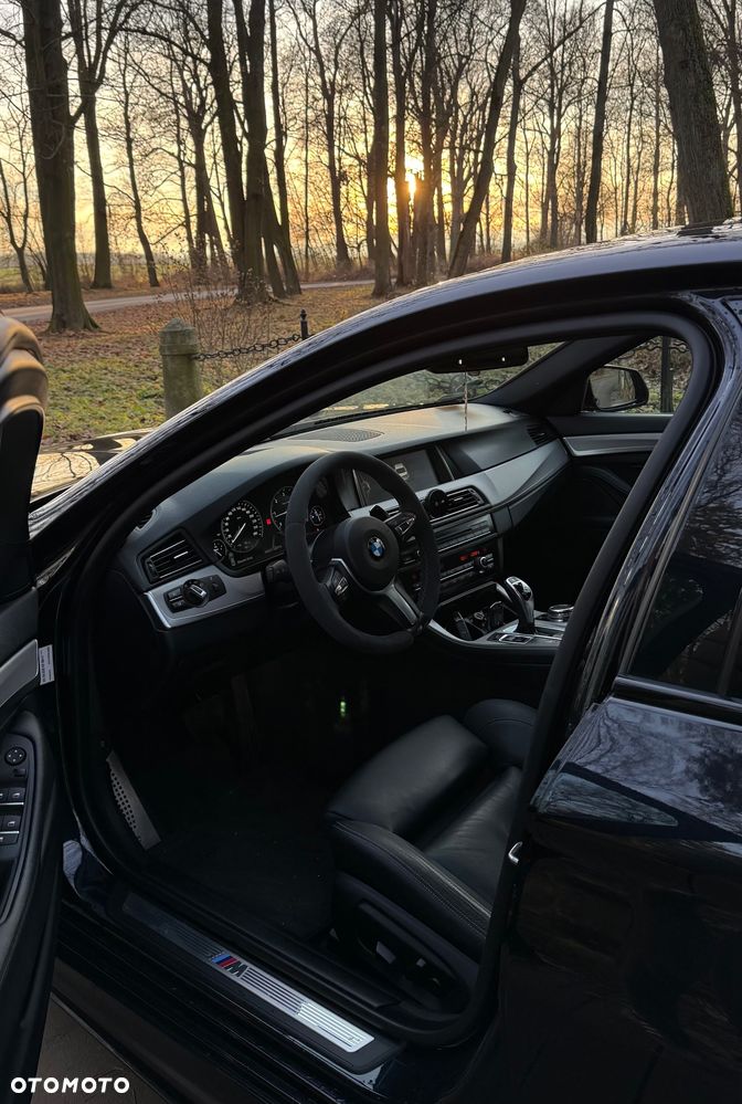BMW Seria 5 525d xDrive - 11