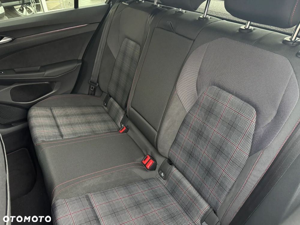 Volkswagen Golf - 11