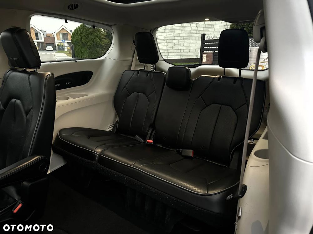 Chrysler Pacifica - 17