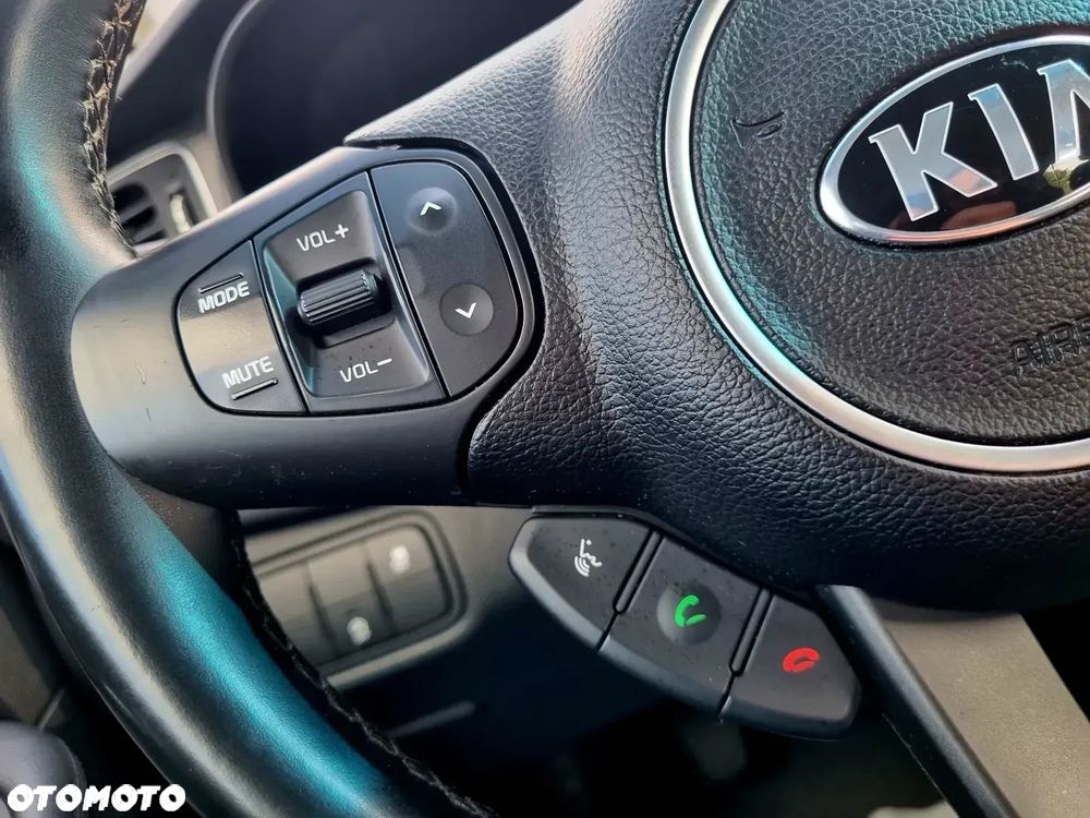 Kia Carens 1.7 CRDi L 7os - 18