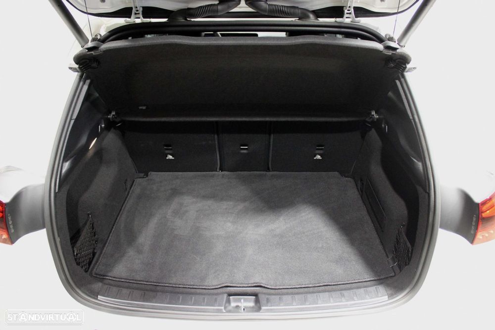 Mercedes-Benz GLA 180 d AMG Line - 11