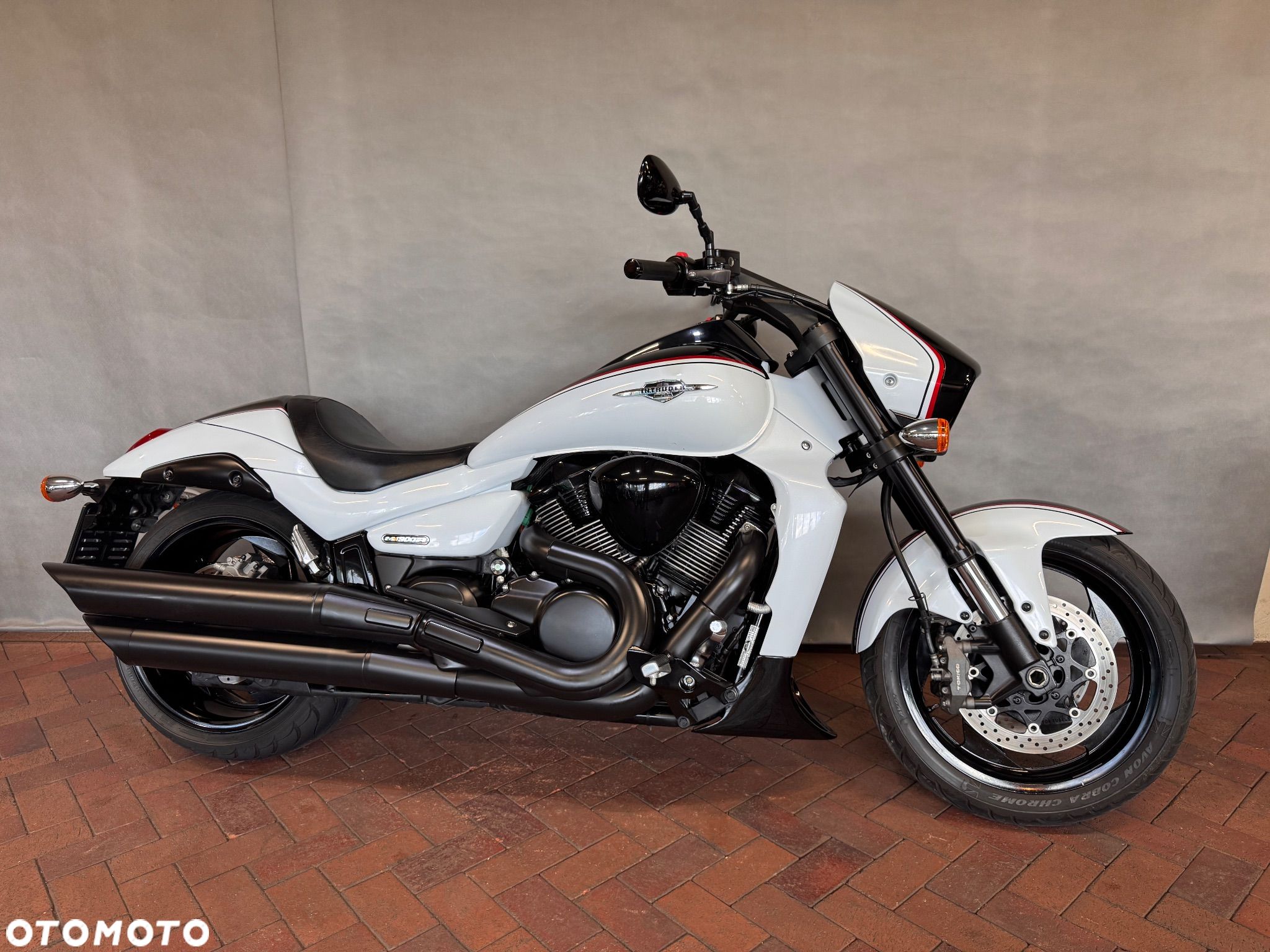 Suzuki Intruder - 1
