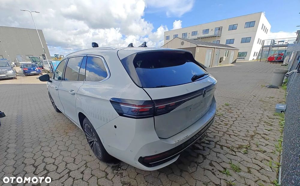Volkswagen Passat 2.0 TDI SCR DSG 4Motion Elegance - 2