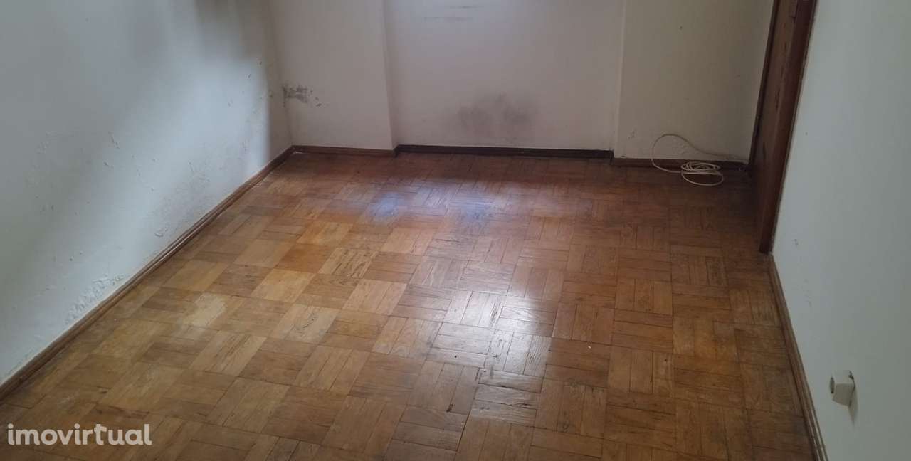 Andar de Moradia T2 com Pátio Privativo a 40 min de Lisboa. - Grande imagem: 5/16