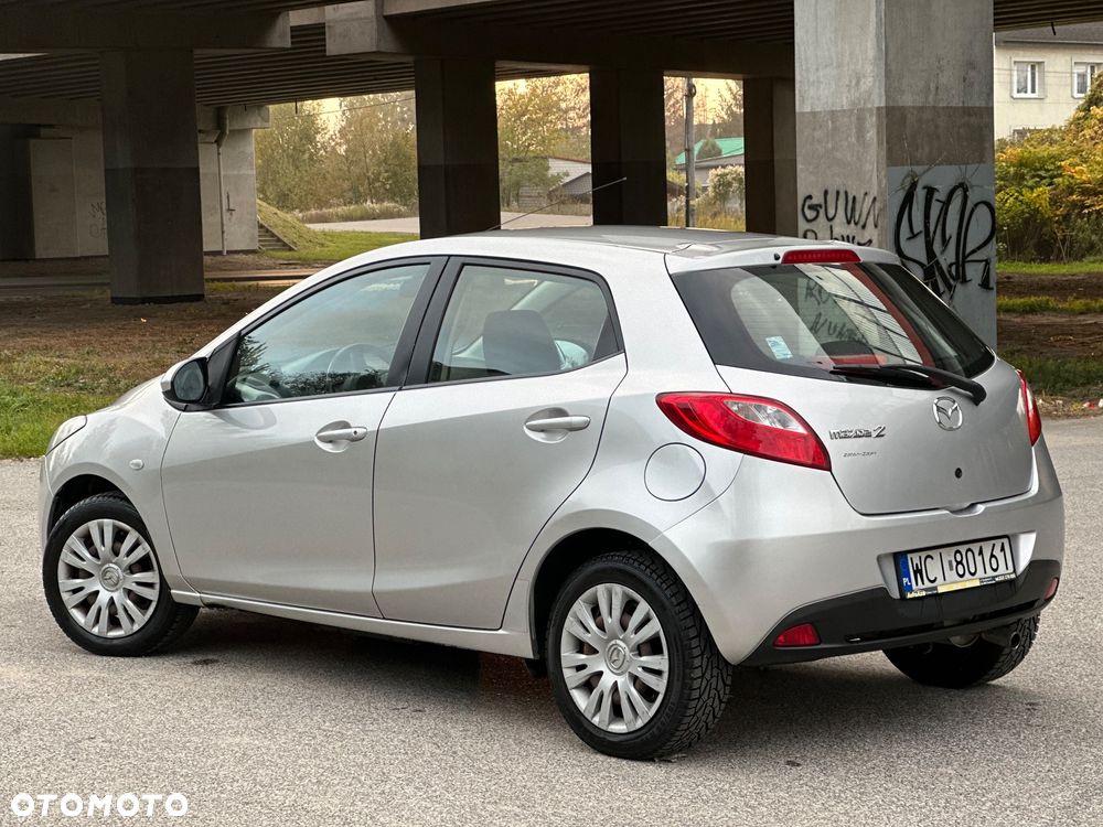 Mazda 2 2009 photo 4