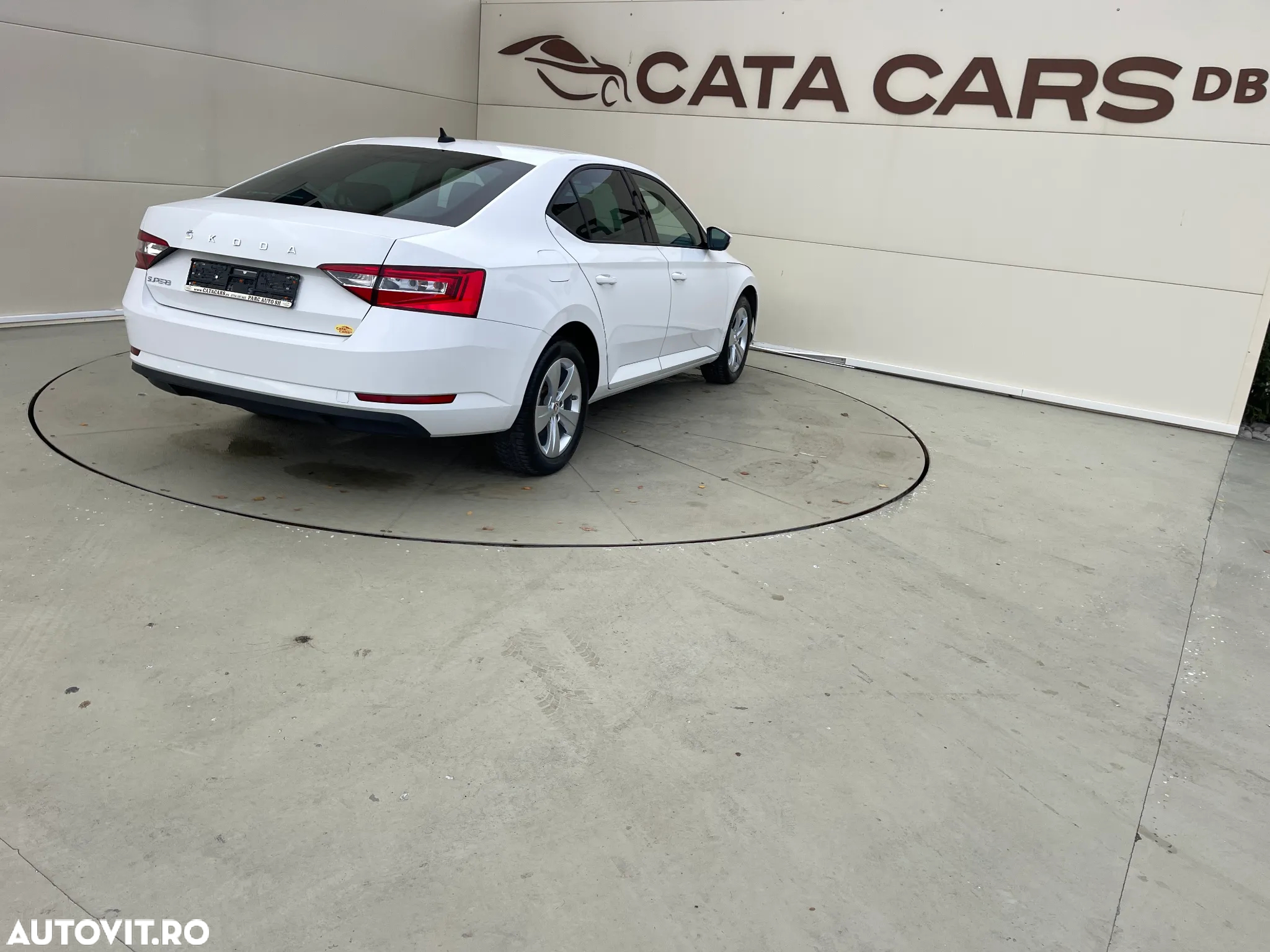 Skoda Superb 2.0 TDI DSG Ambition - 14