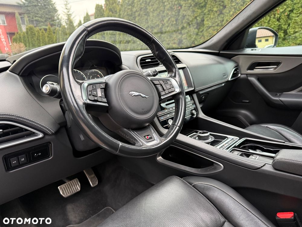 Jaguar F-Pace 30d AWD R-Sport - 22
