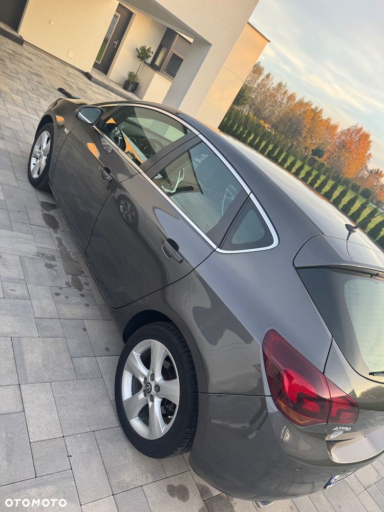 Opel Astra IV 1.4 T Cosmo - 3