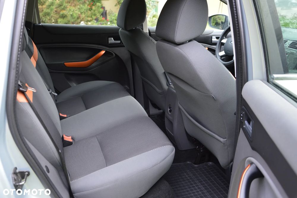 Ford Kuga 2.0 TDCi 4x4 Titanium - 32