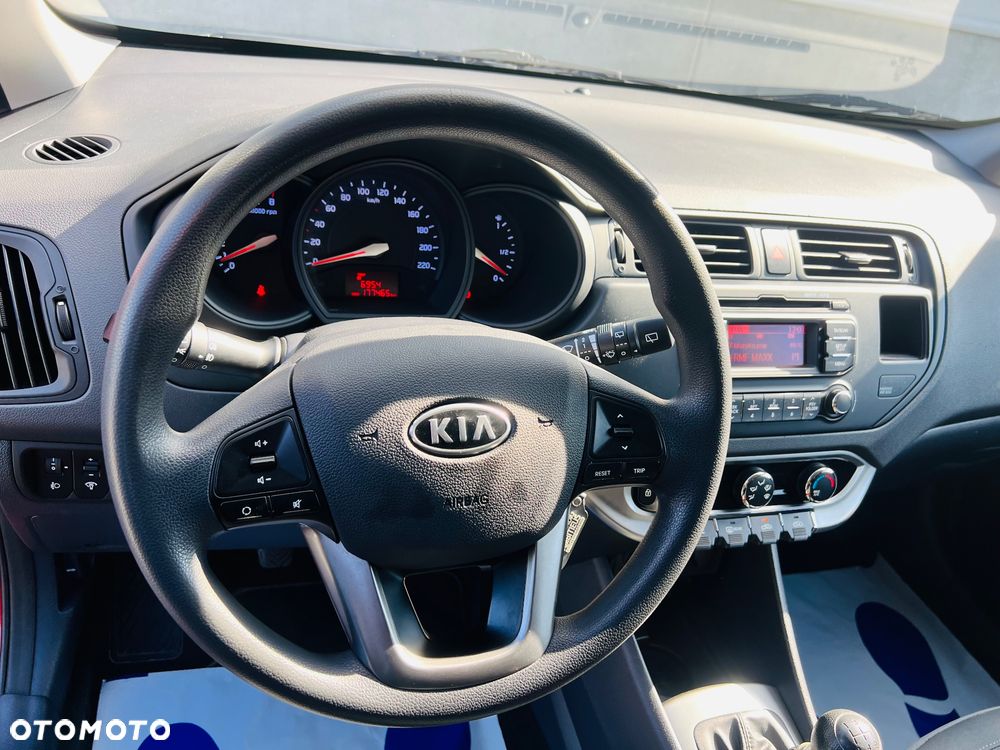 Kia Rio 1.2 Dream Team Edition - 25
