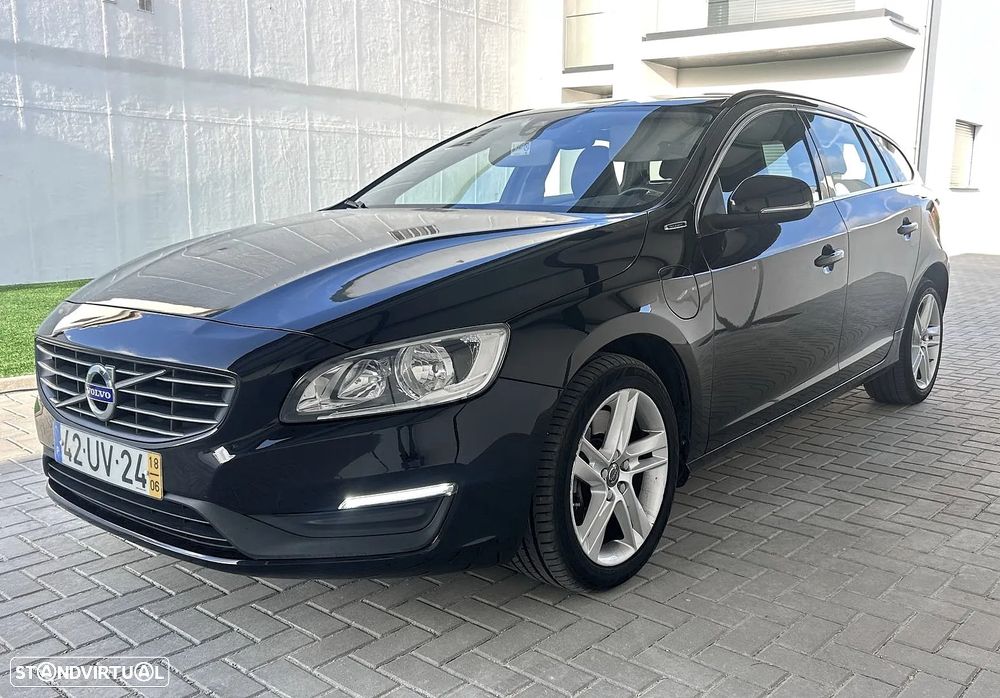 Volvo V60 2.4 D6 Momentum AWD Phev - 3