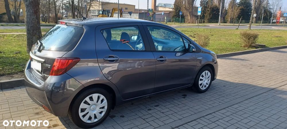 Toyota Yaris Hybrid 100 Life - 6