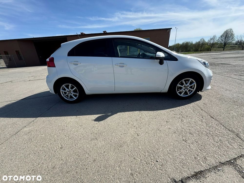 Kia Rio 1.2 Dream Team Edition - 4