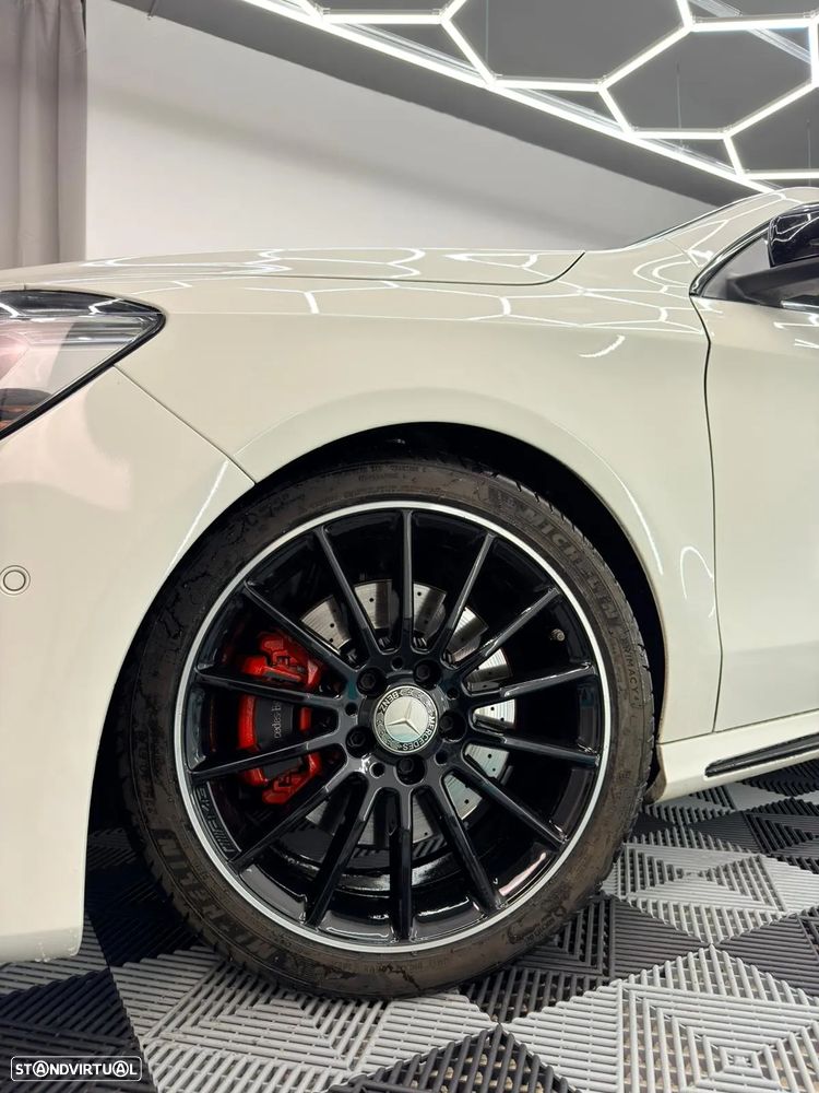 Mercedes-Benz CLA 220 Shooting Brake (CDI) d 4Matic 7G-DCT AMG Line - 3