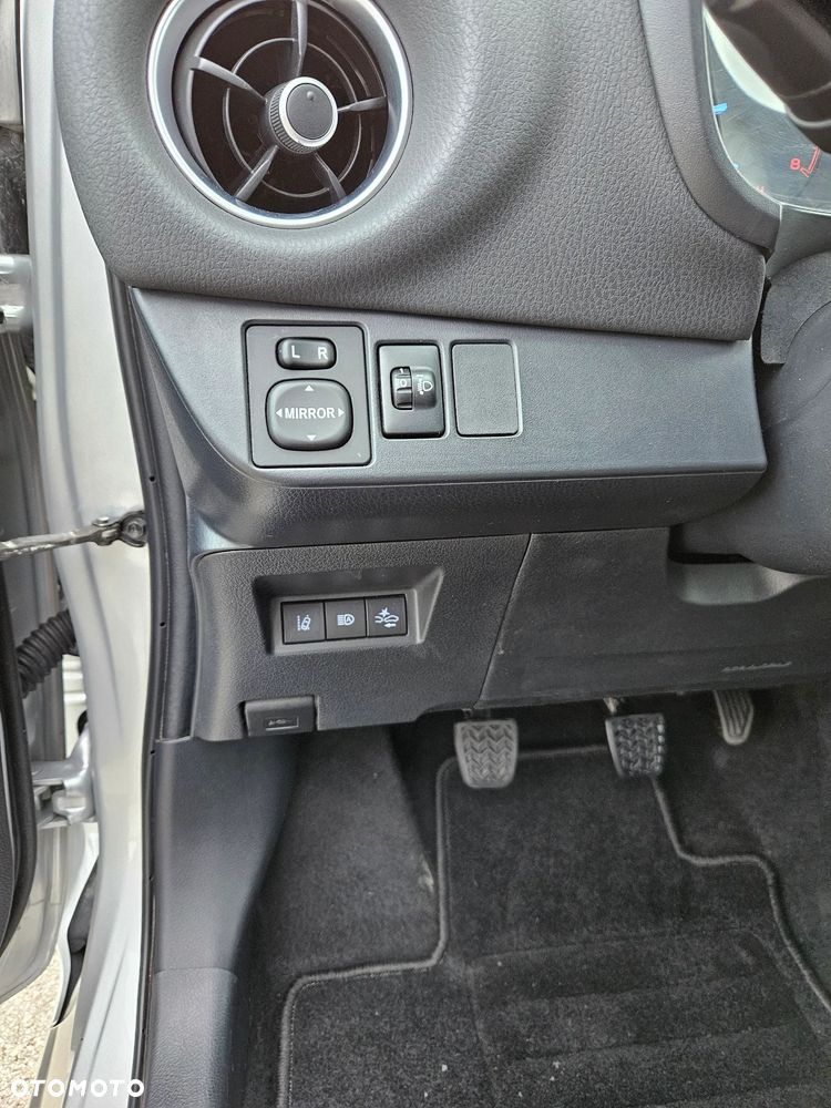 Toyota Yaris 1.5 Premium - 23