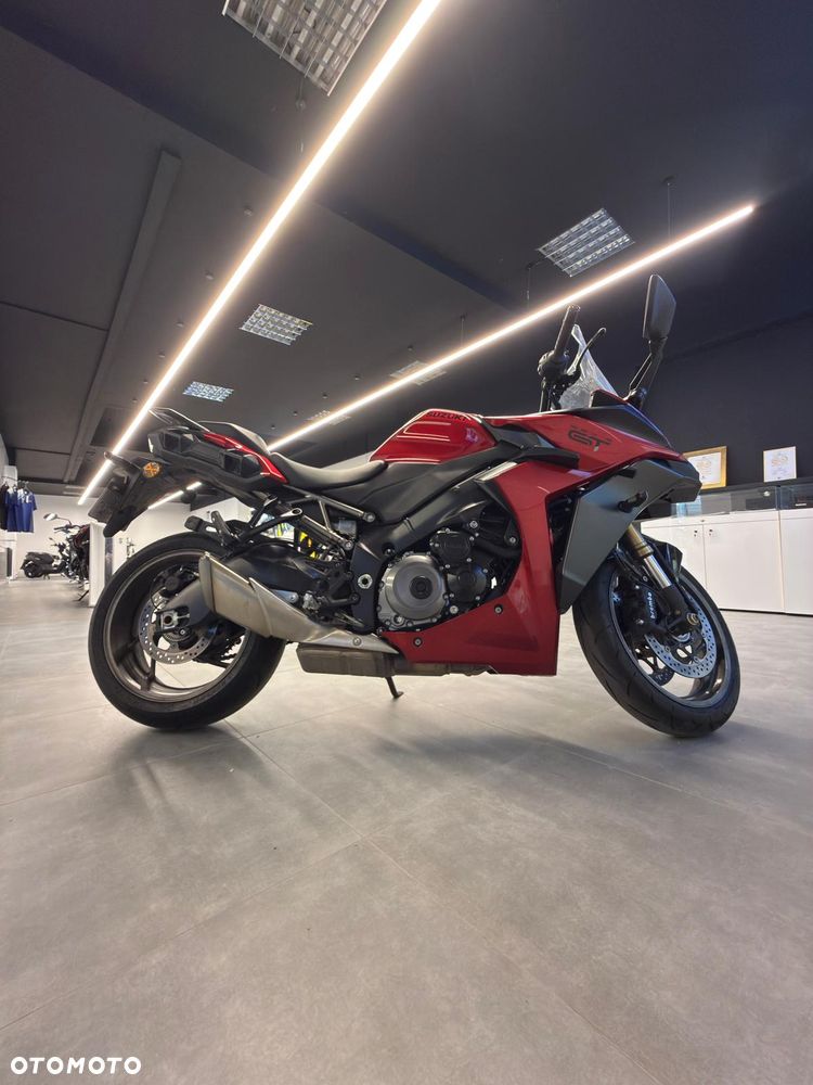 Suzuki GSX - 3