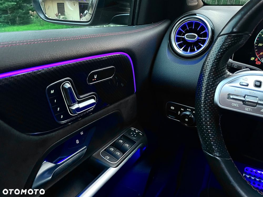 Mercedes-Benz GLB 200 7G-DCT AMG Line - 32