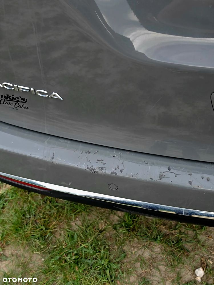 Chrysler Pacifica - 8