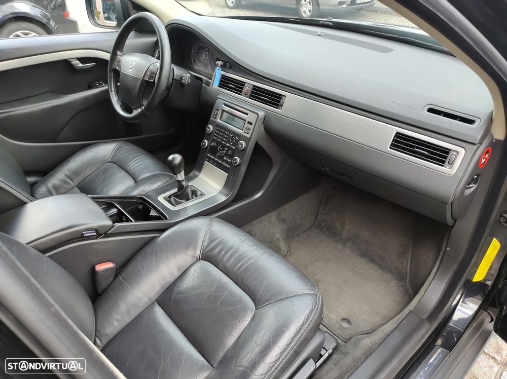 Volvo XC 70 D5 Nivel 2 - 19