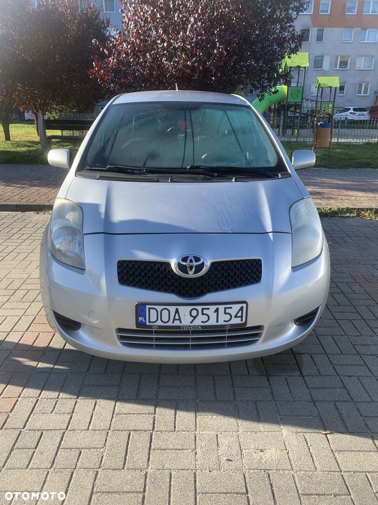 Toyota Yaris - 1