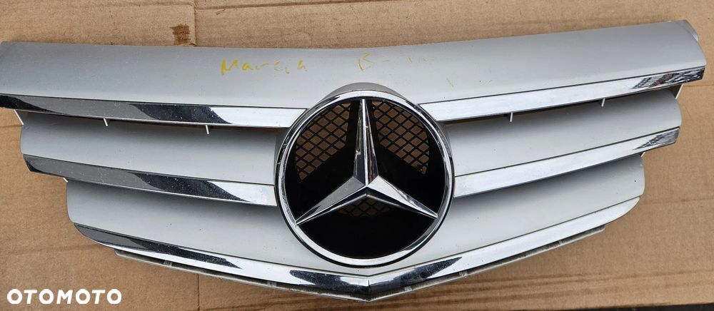 Mercedes B W245 grill atrapa - 2