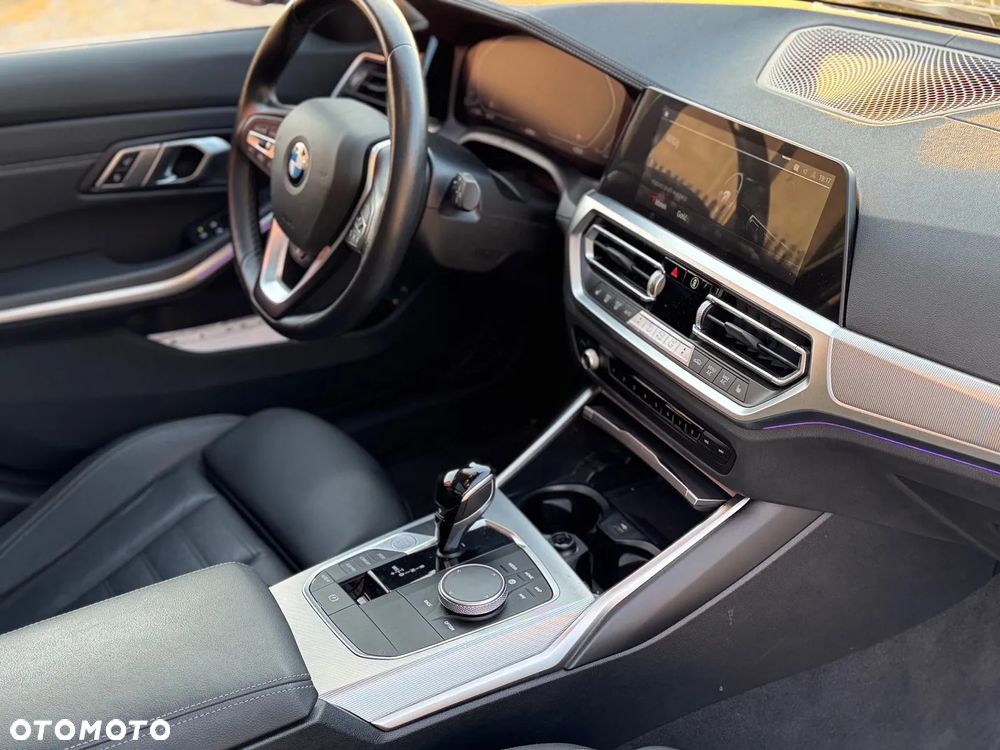 BMW Seria 3 320d Luxury Line sport - 12