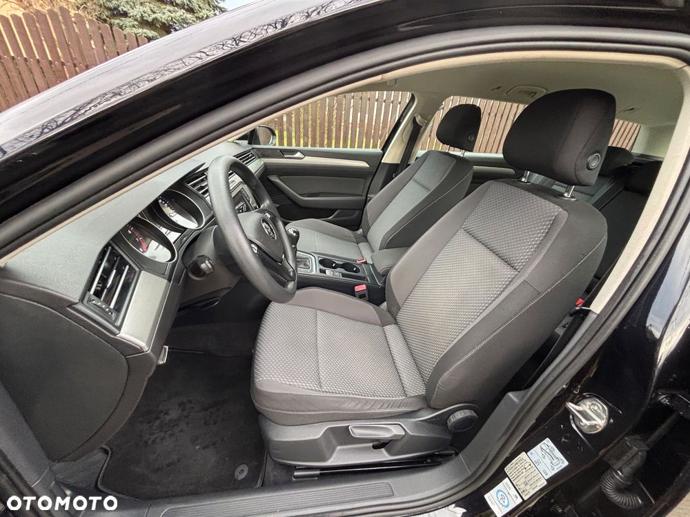 Volkswagen Passat - 16