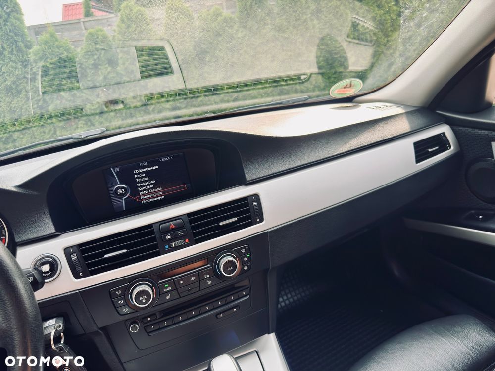 BMW Seria 3 320d DPF Touring - 32