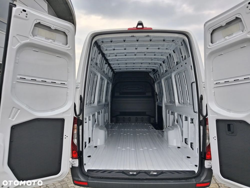 Mercedes-Benz Sprinter 319 CDI - 12